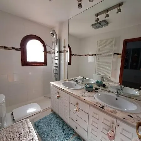 Luxe Prive Met Zeezicht Villa